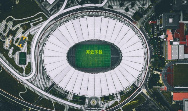 kaiyun网页版：卡尔争议言论引发体坛震荡 快问快答环节暴露深层分歧