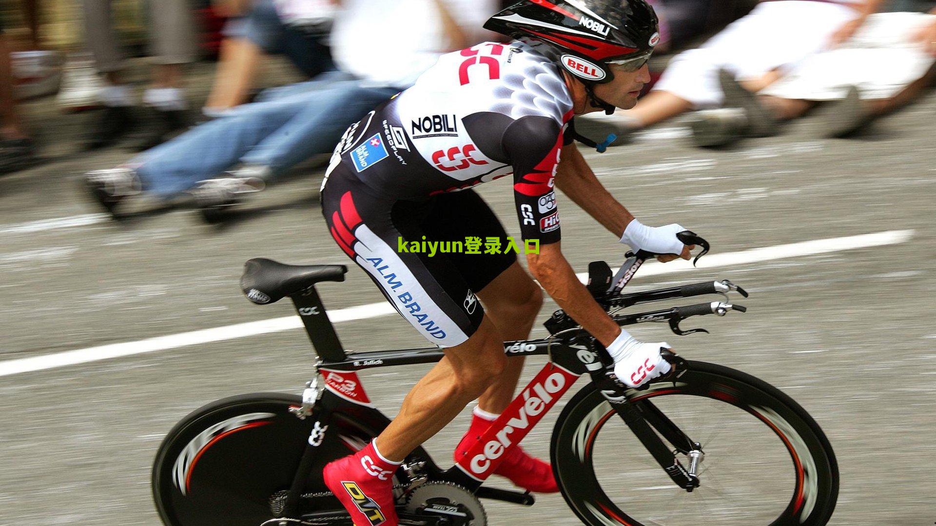 谢什科社媒庆祝进球引爆互动,霍伊伦温情祝贺彰显新生代球员情谊